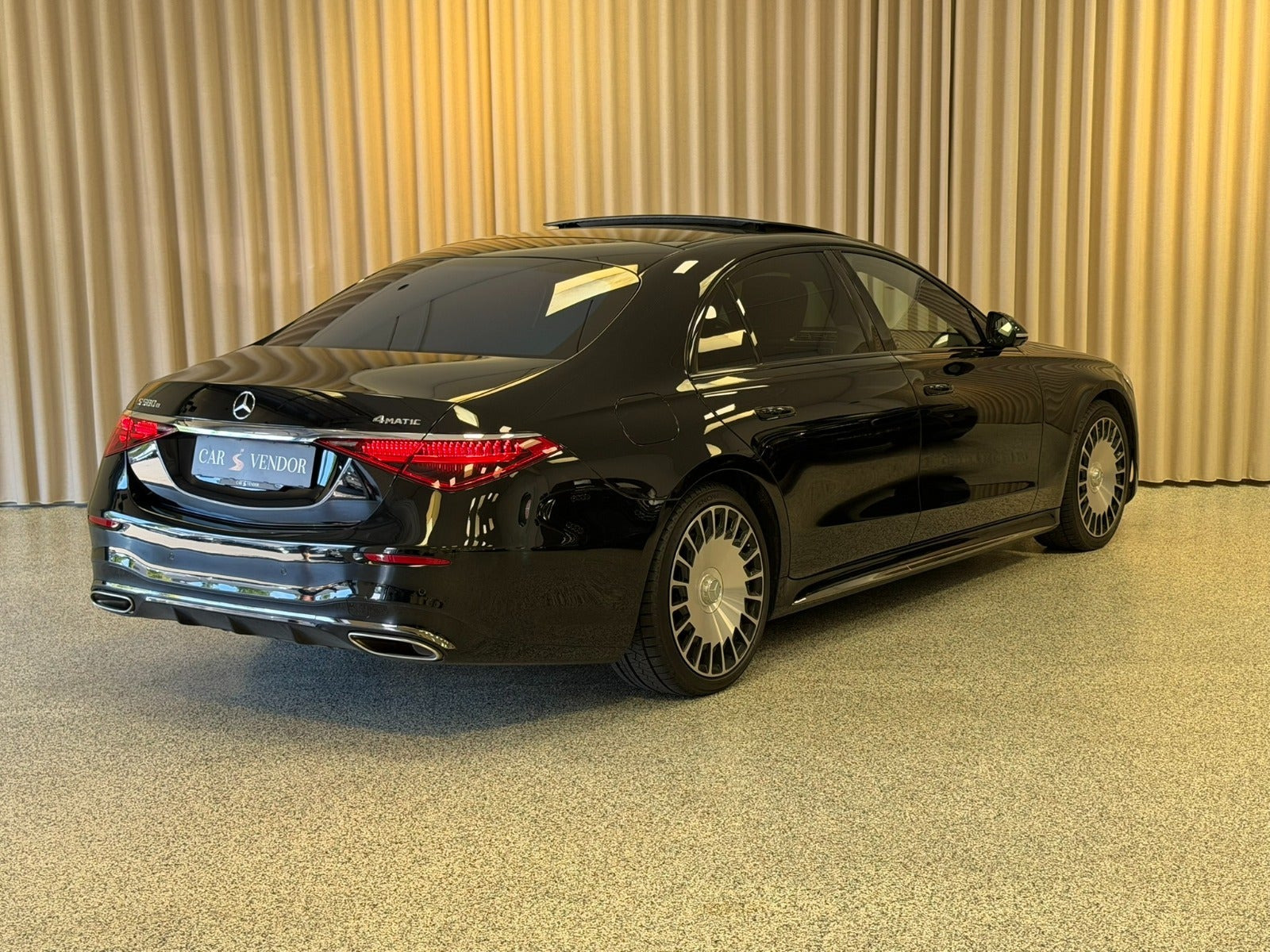 Sort Mercedes S580 e fra 2022