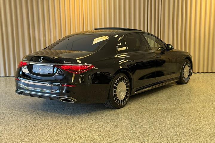 Sort Mercedes S580 e fra 2022