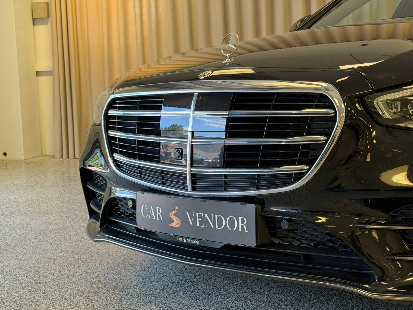Sort Mercedes S580 e fra 2022