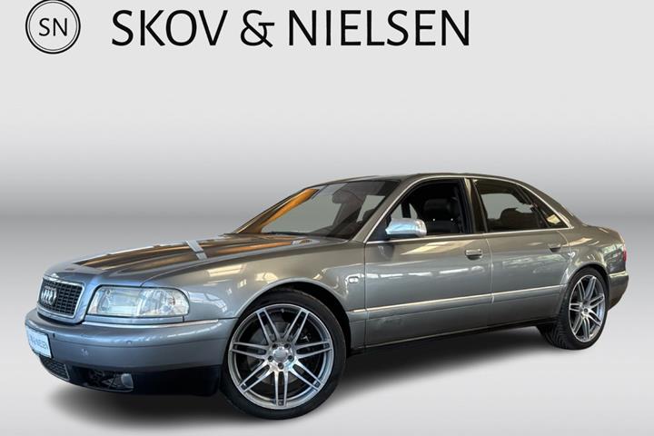 undefined Audi S8 fra 2001