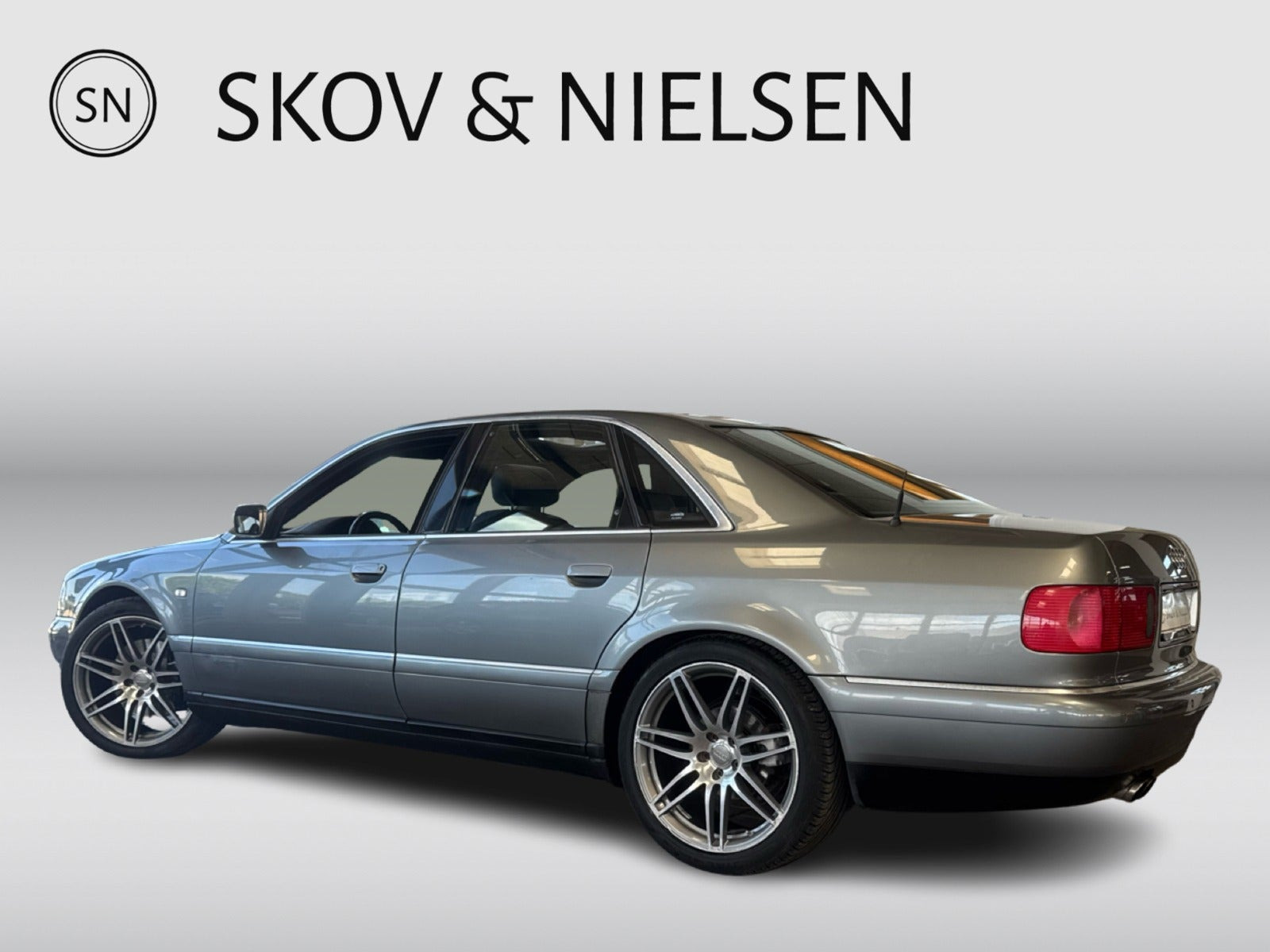 undefined Audi S8 fra 2001