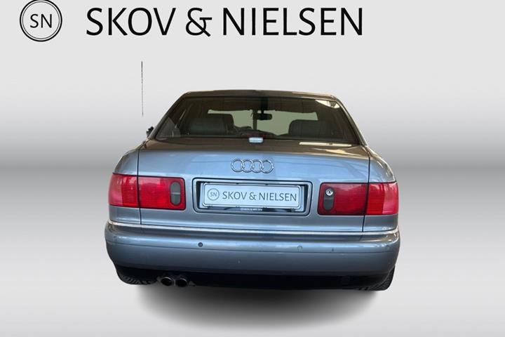 undefined Audi S8 fra 2001