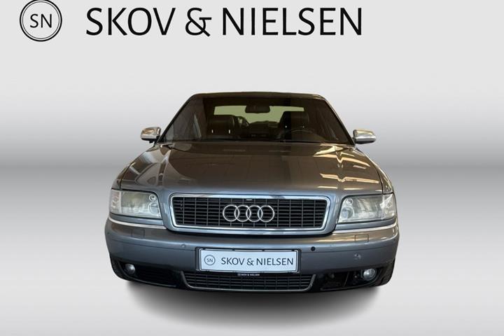 undefined Audi S8 fra 2001