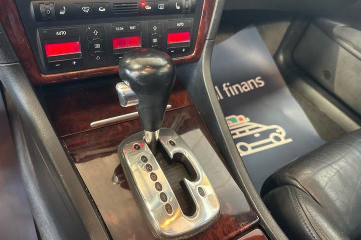 undefined Audi S8 fra 2001