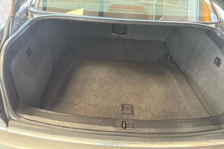 undefined Audi S8 fra 2001