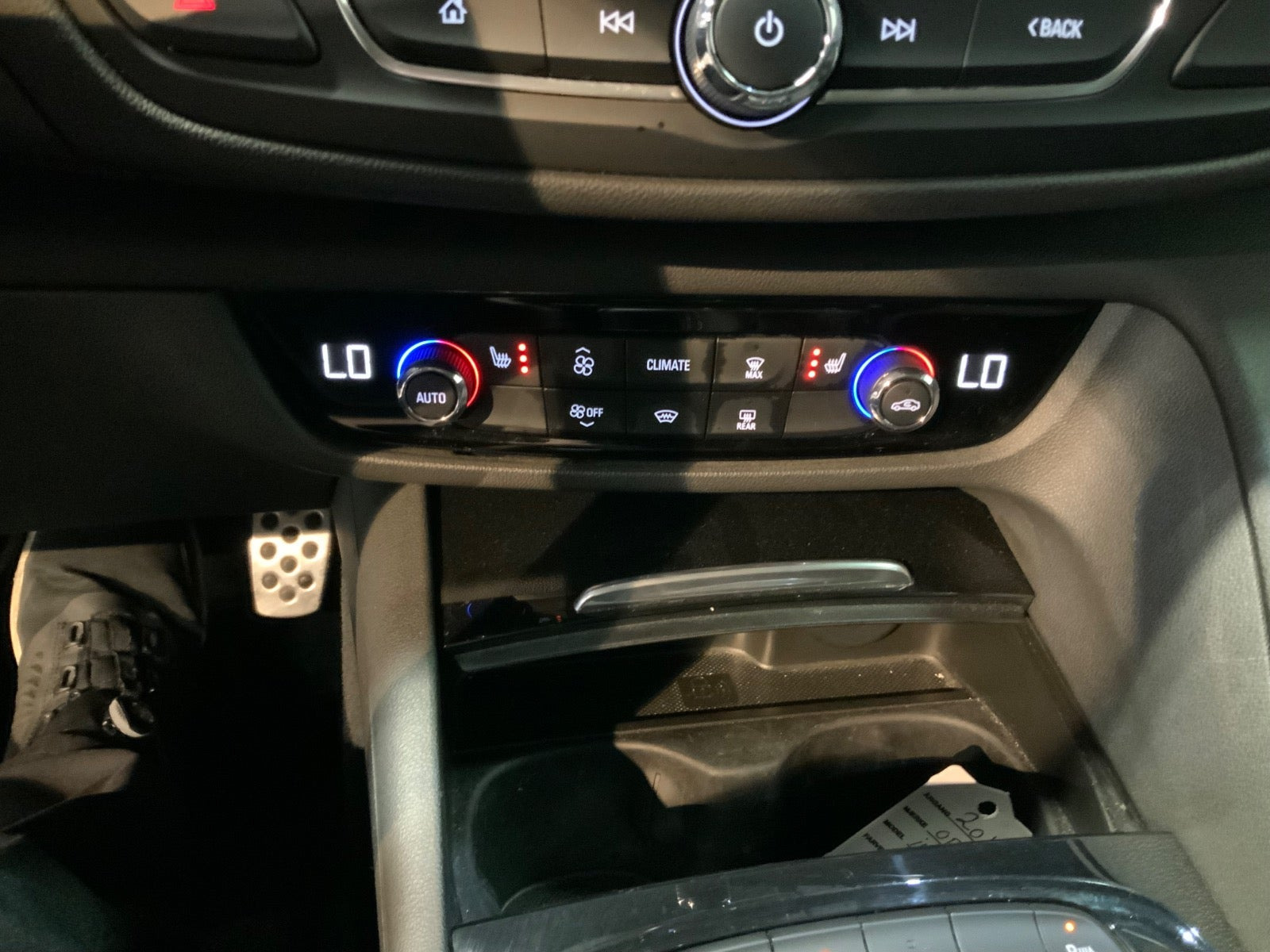 Hvid Opel Insignia fra 2018