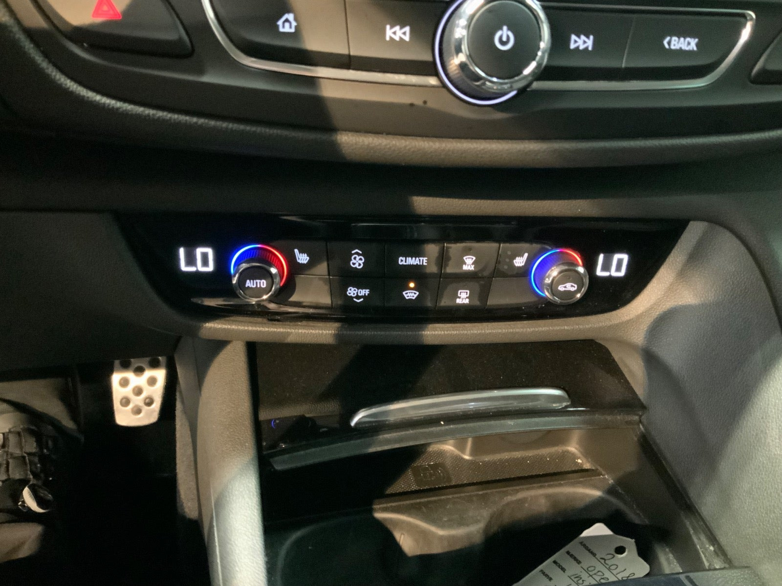 Hvid Opel Insignia fra 2018