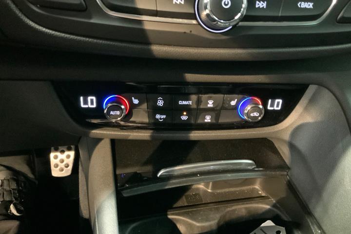 Hvid Opel Insignia fra 2018