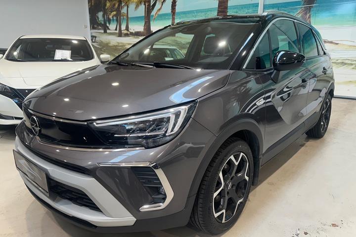 Grå Opel Crossland fra 2021 set udefra