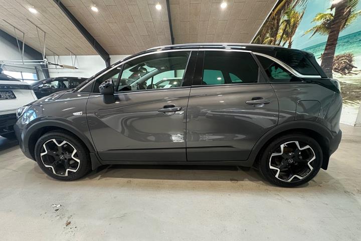 Grå Opel Crossland fra 2021