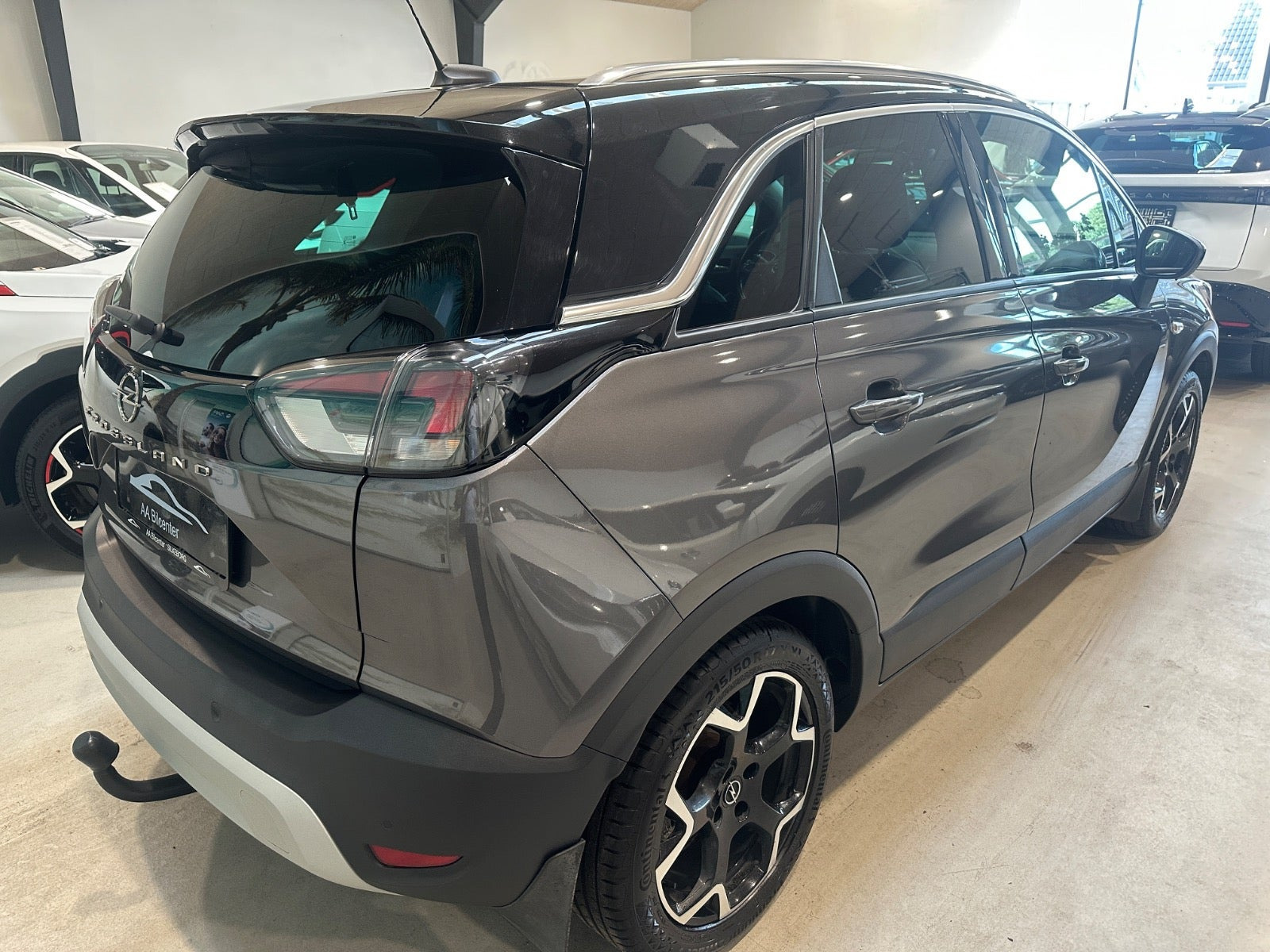 Grå Opel Crossland fra 2021