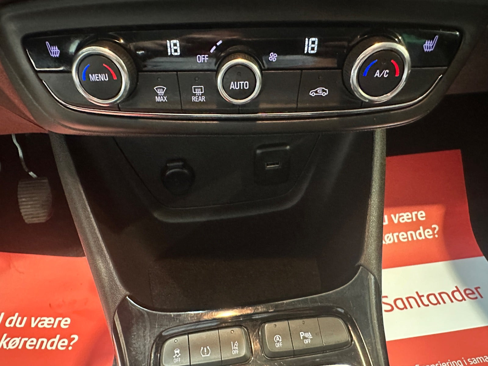 Grå Opel Crossland fra 2021