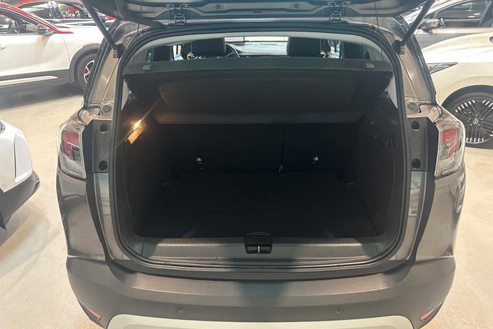 Grå Opel Crossland fra 2021