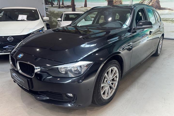 Sort BMW 320d fra 2013 set udefra