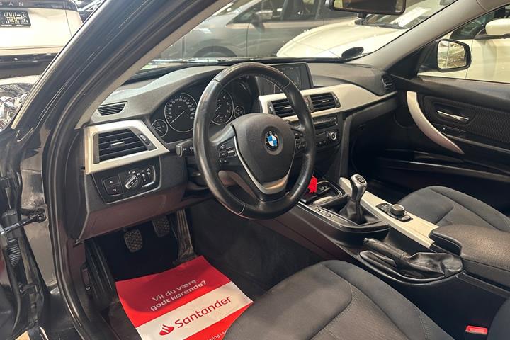 Sort BMW 320d fra 2013