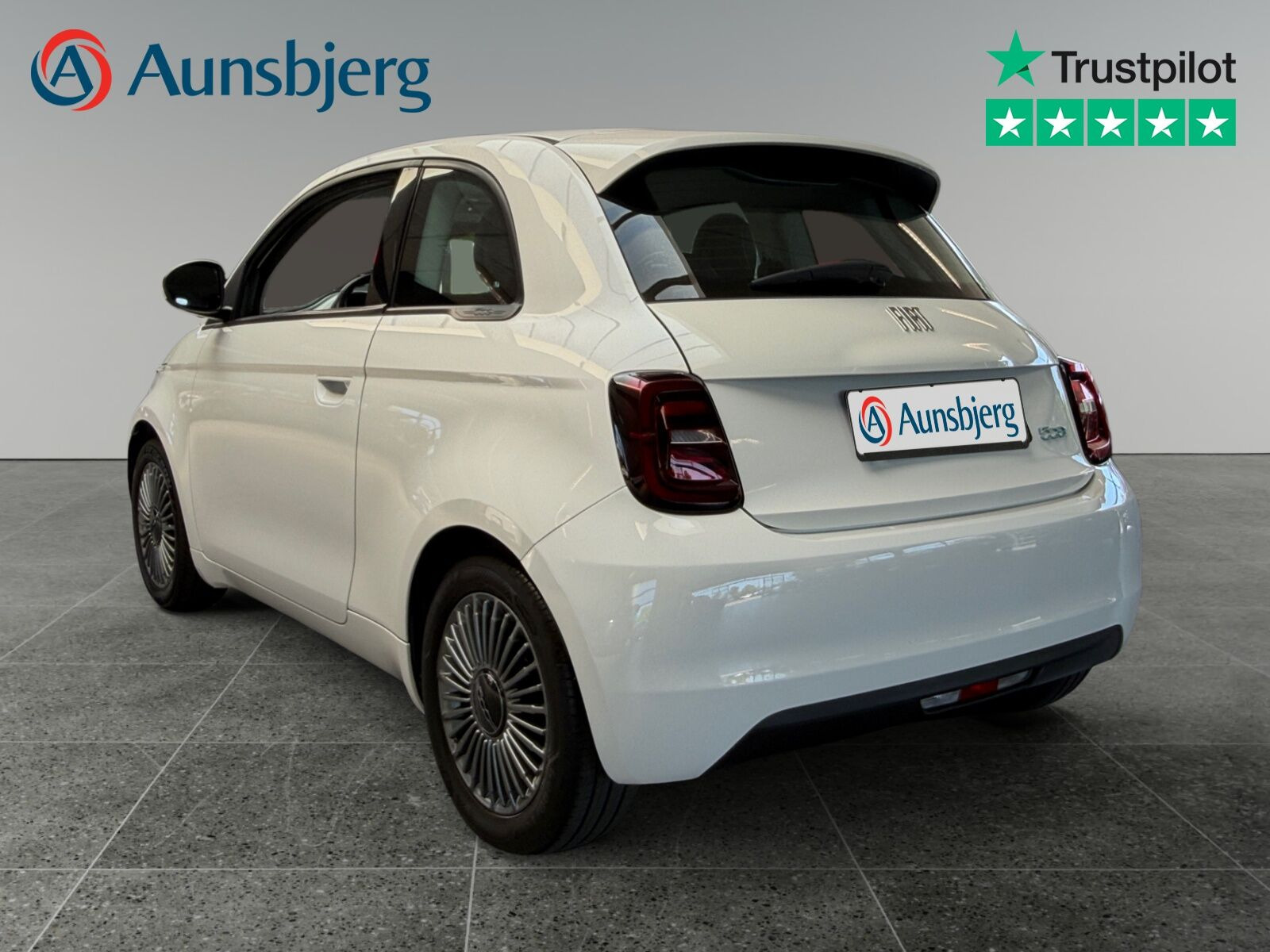Hvid Fiat 500e fra 2022