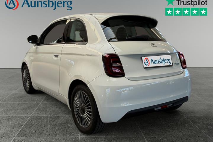 Hvid Fiat 500e fra 2022