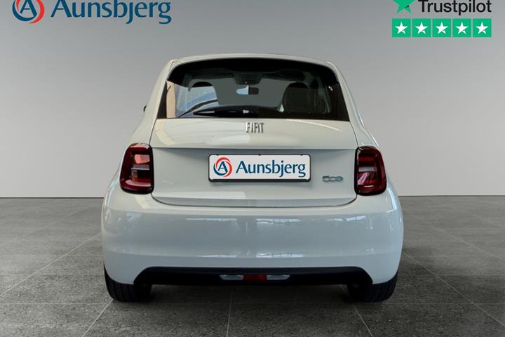 Hvid Fiat 500e fra 2022