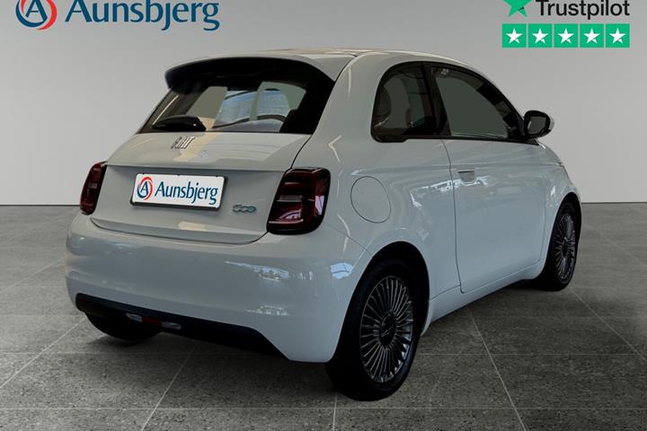 Hvid Fiat 500e fra 2022