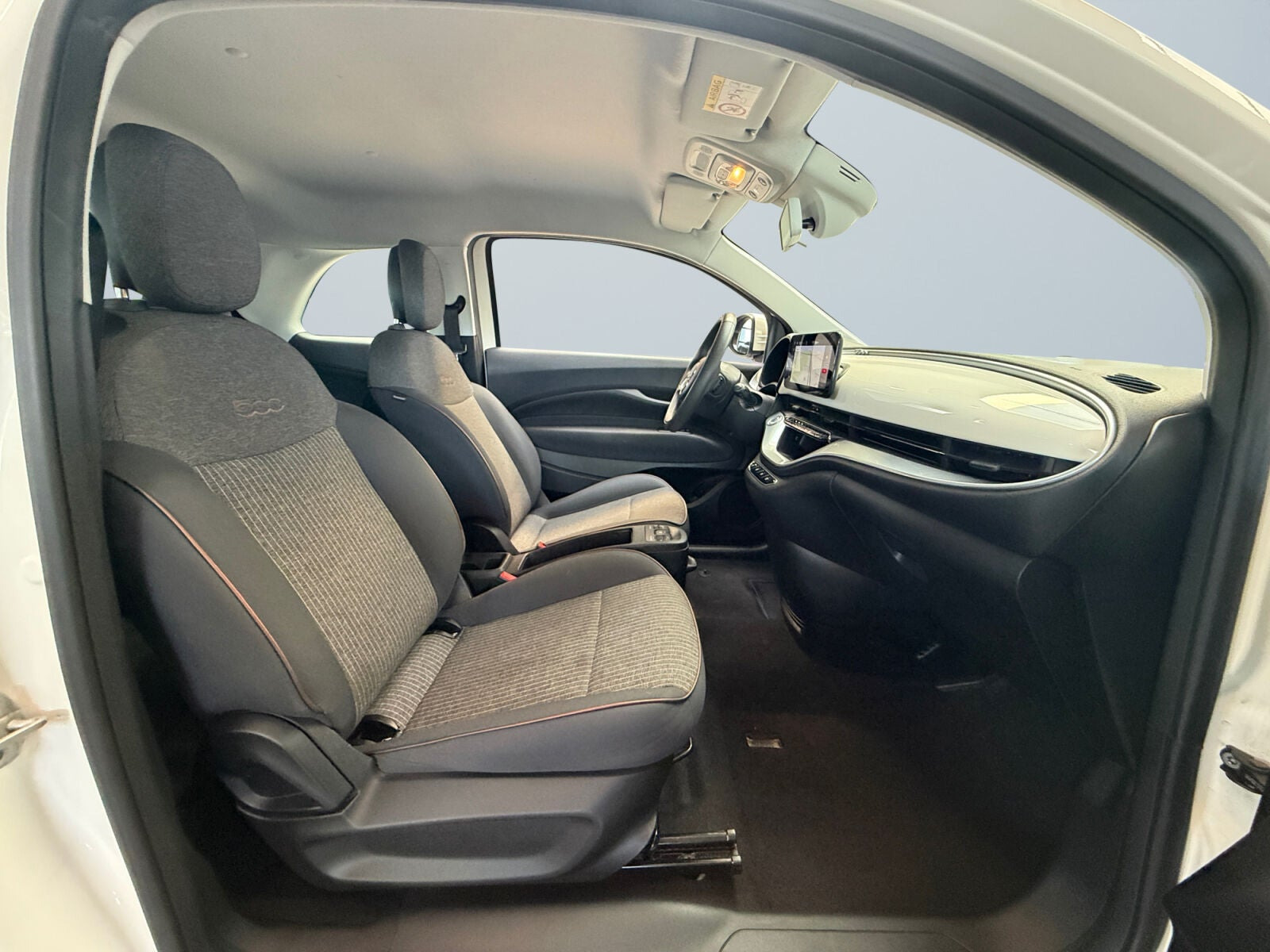 Hvid Fiat 500e fra 2022