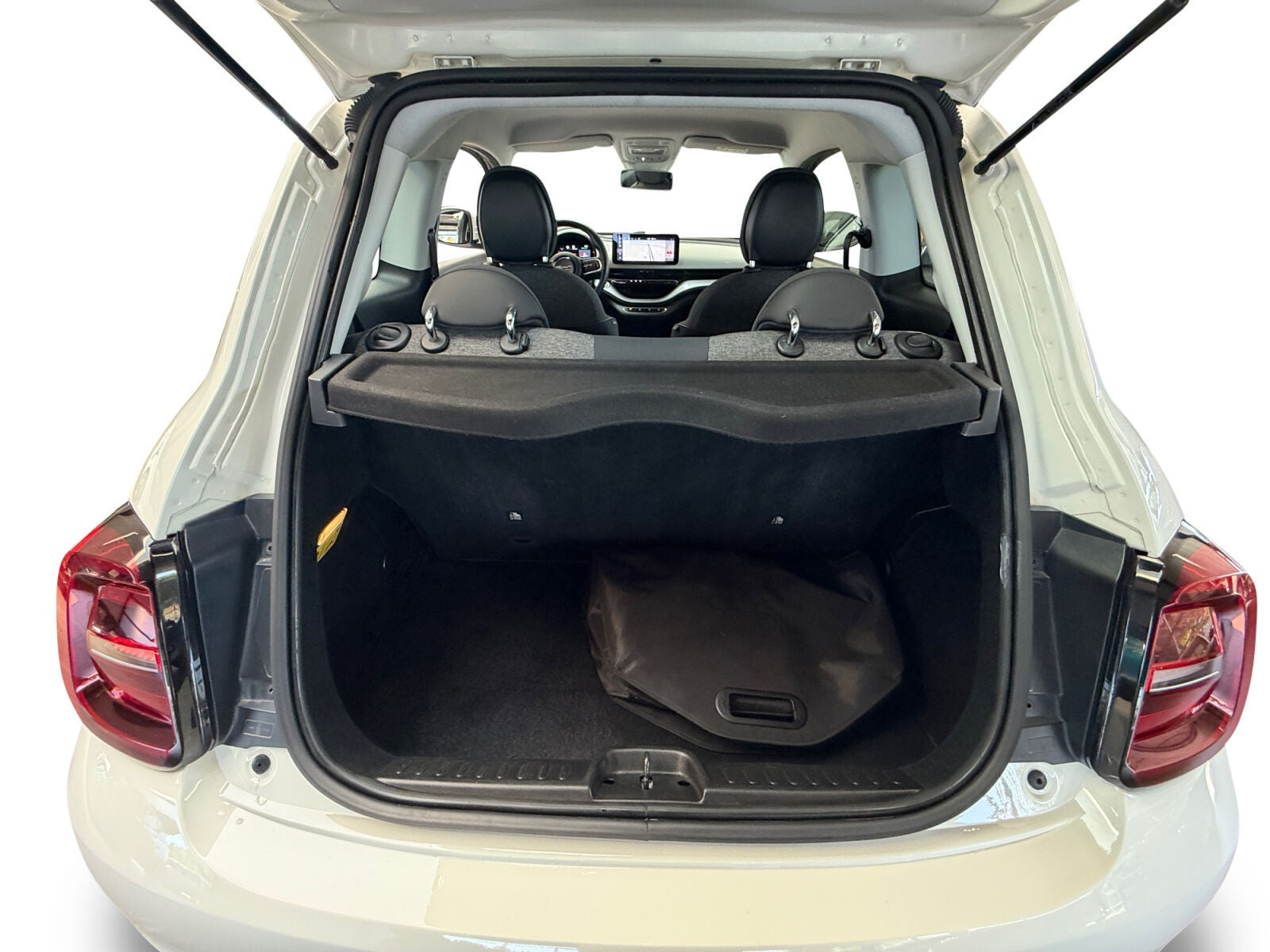 Hvid Fiat 500e fra 2022