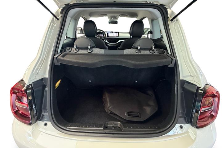 Hvid Fiat 500e fra 2022
