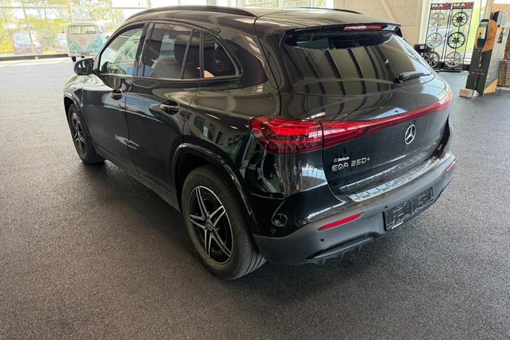 Sort Mercedes EQA250+ fra 2025