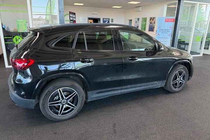 Sort Mercedes EQA250+ fra 2025