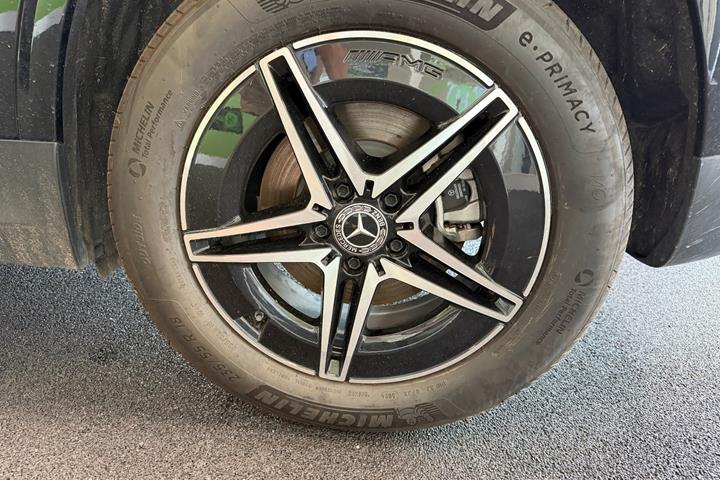 Sort Mercedes EQA250+ fra 2025