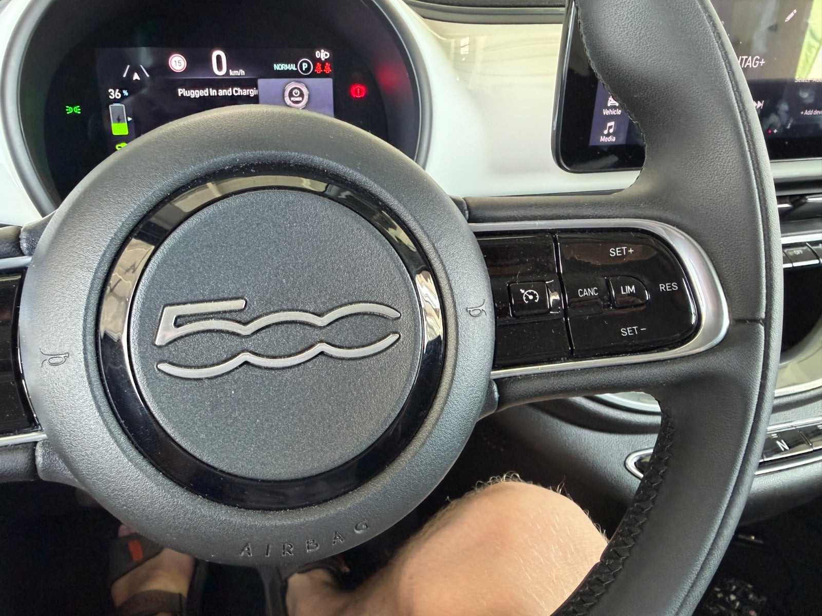 Hvid Fiat 500e fra 2023