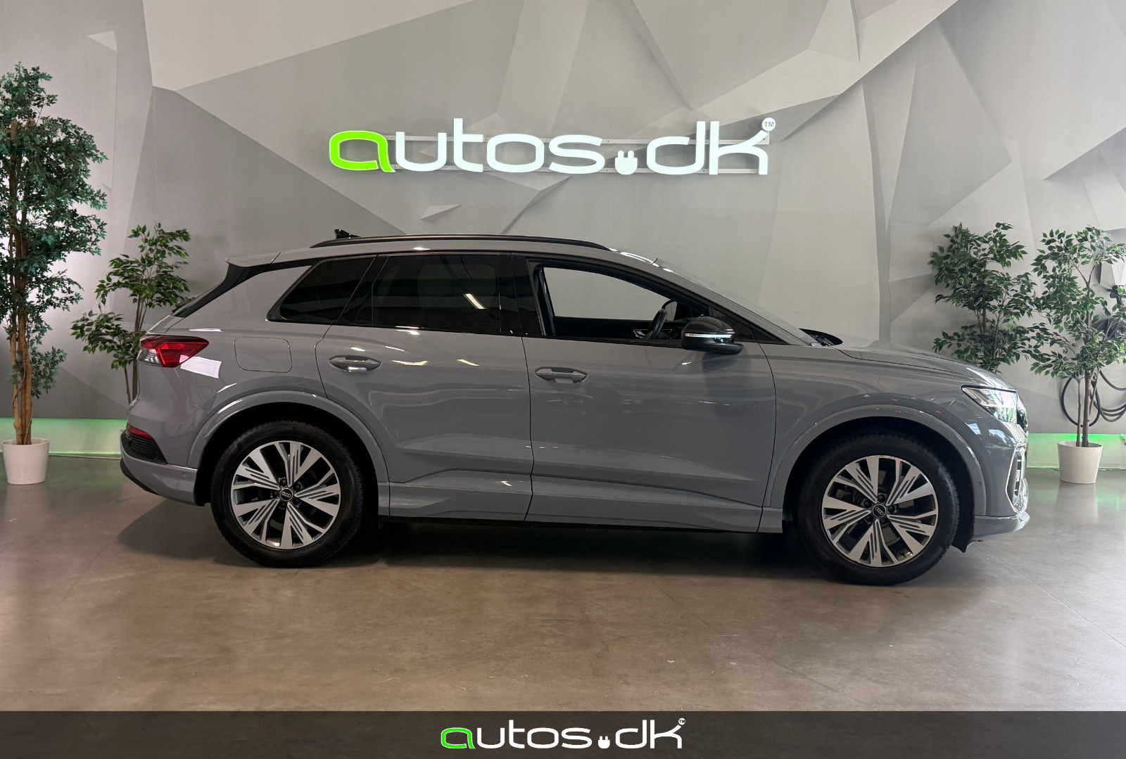 Grå Audi Q4 e-tron fra 2023