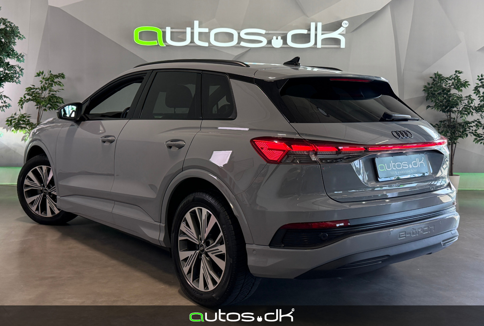 Grå Audi Q4 e-tron fra 2023