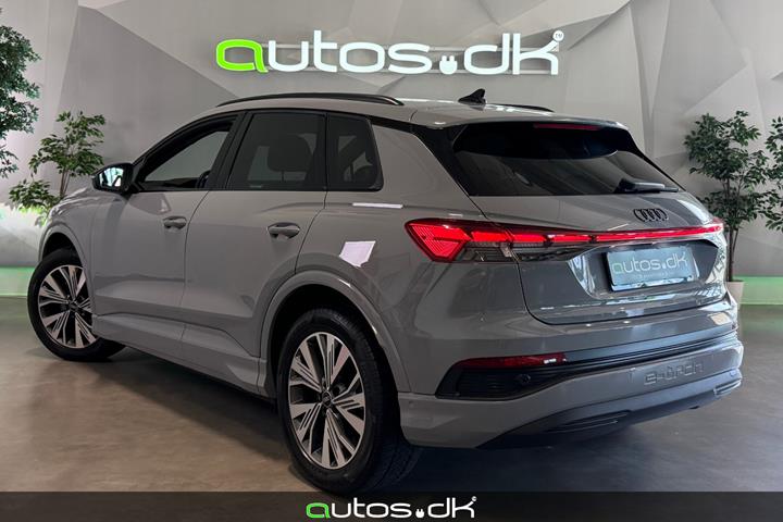 Grå Audi Q4 e-tron fra 2023