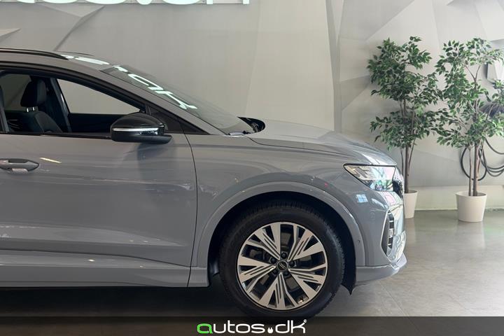 Grå Audi Q4 e-tron fra 2023