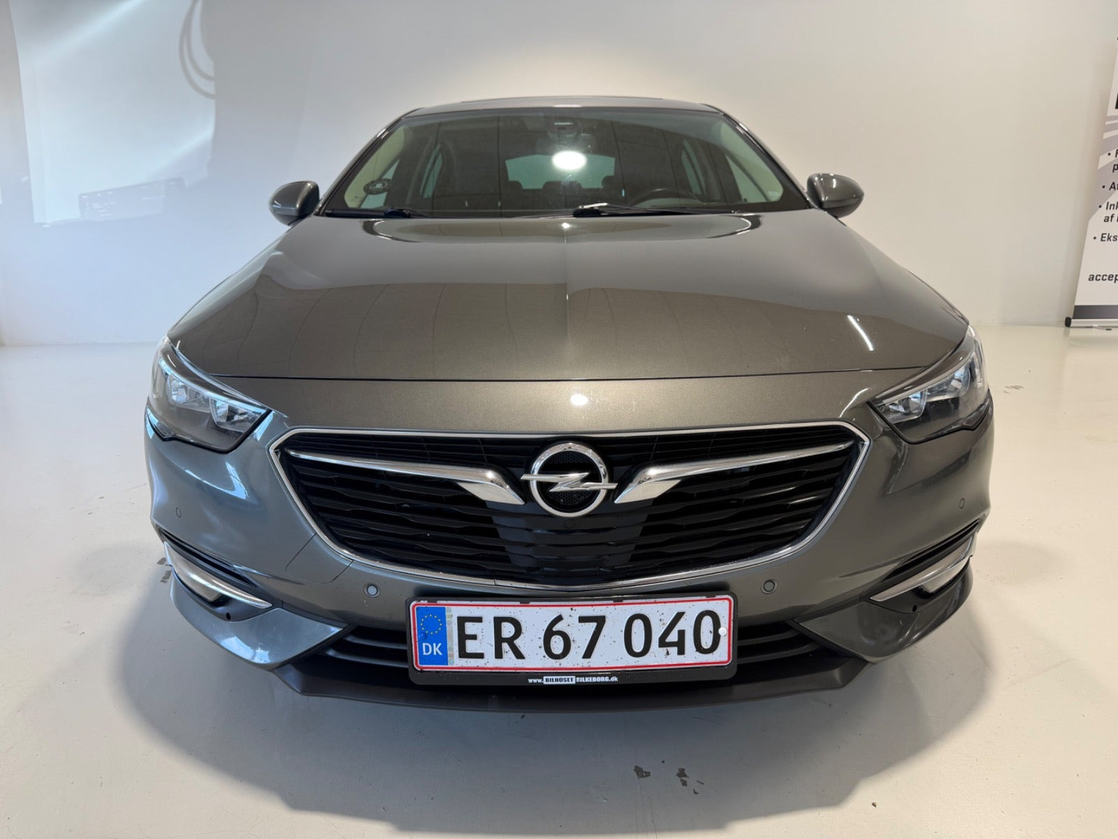 Grå Opel Insignia fra 2018