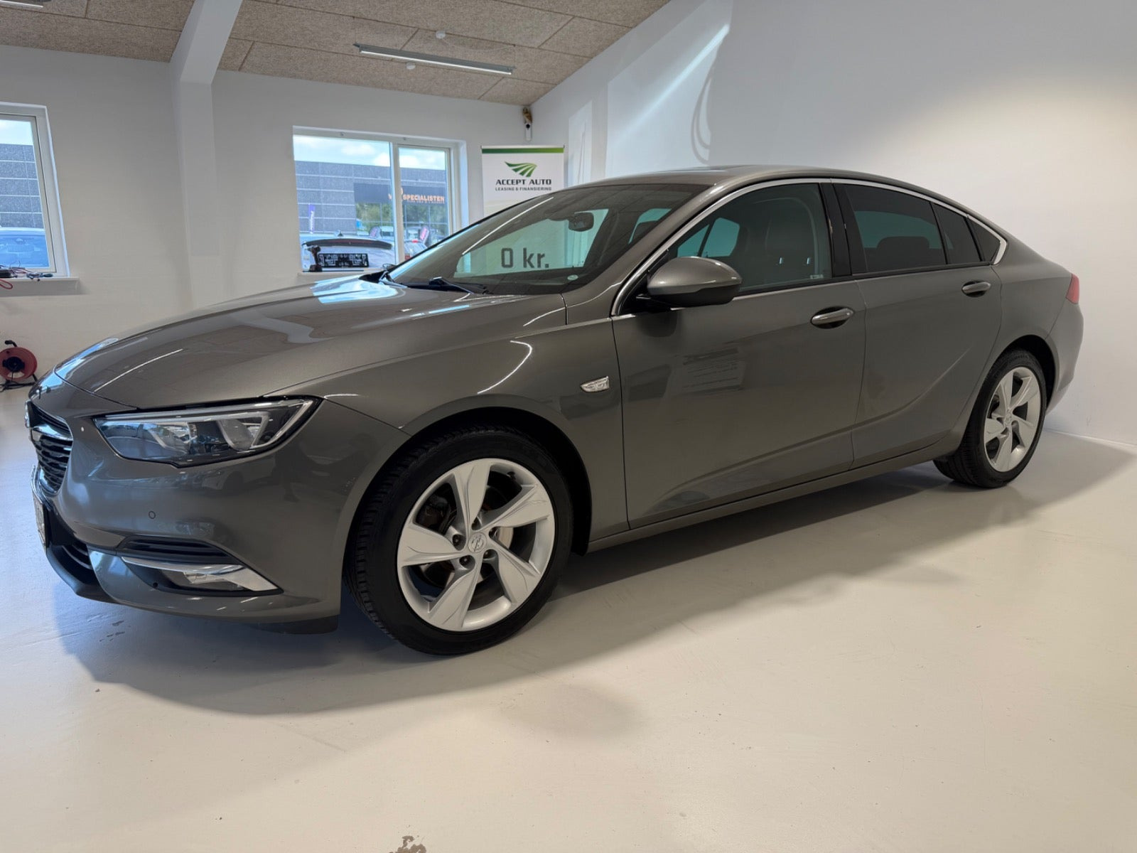 Grå Opel Insignia fra 2018