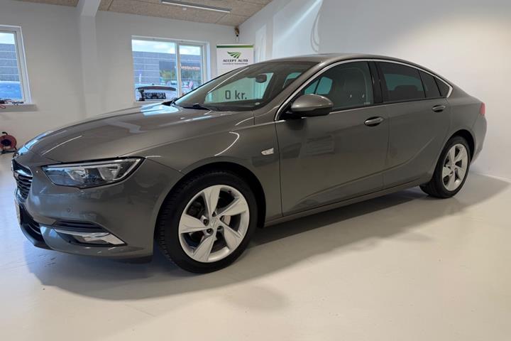 Grå Opel Insignia fra 2018