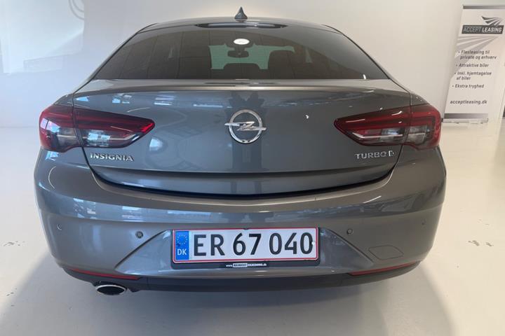 Grå Opel Insignia fra 2018