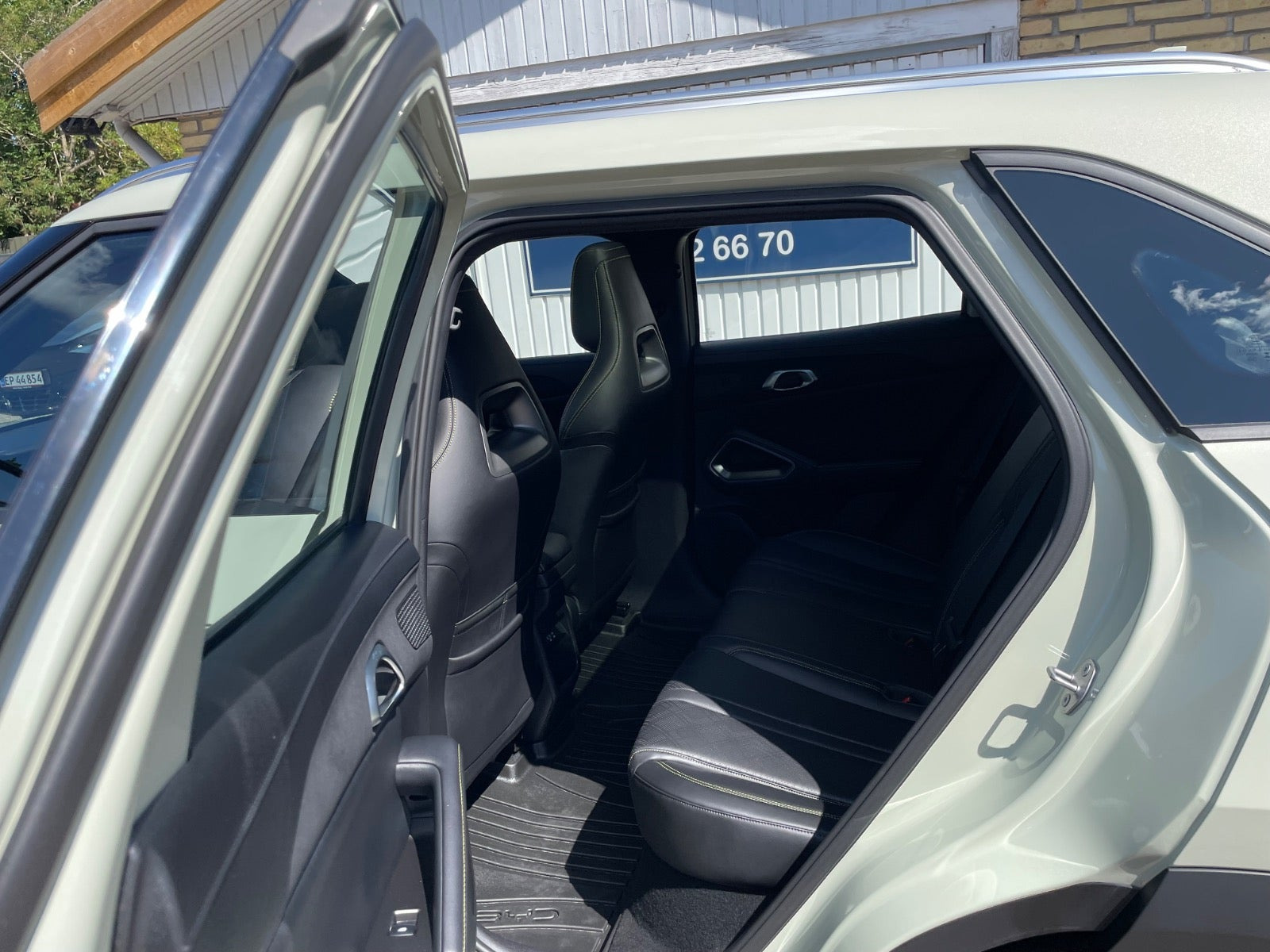 Beige BYD Atto 2 fra 2025
