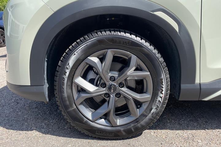 Beige BYD Atto 2 fra 2025