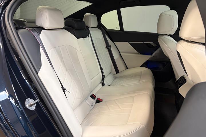 undefined BMW i5 fra 2025