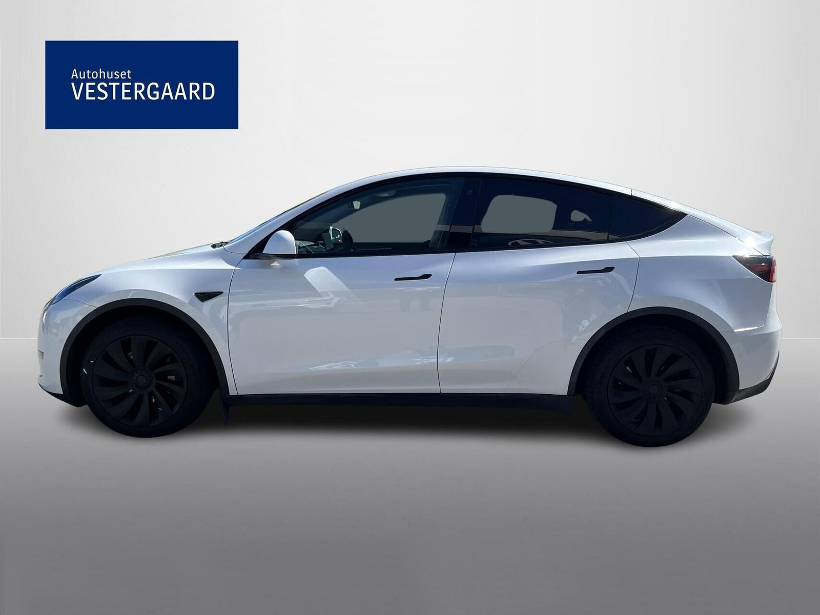 Hvid Tesla Model Y fra 2022