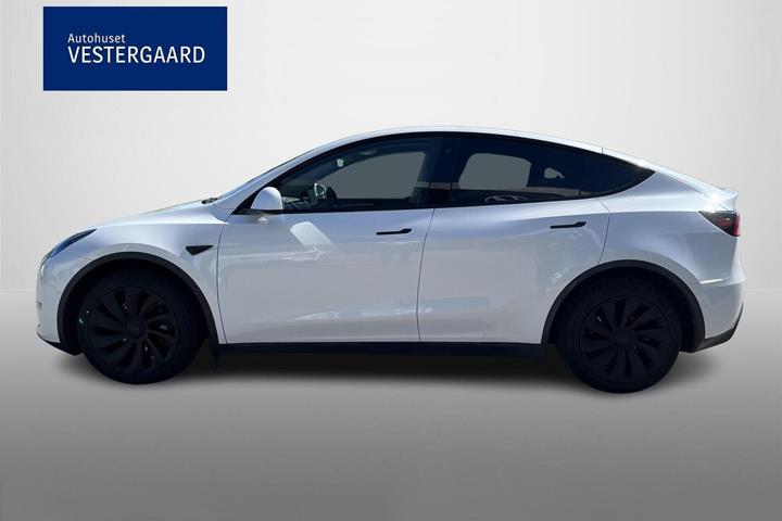 Hvid Tesla Model Y fra 2022