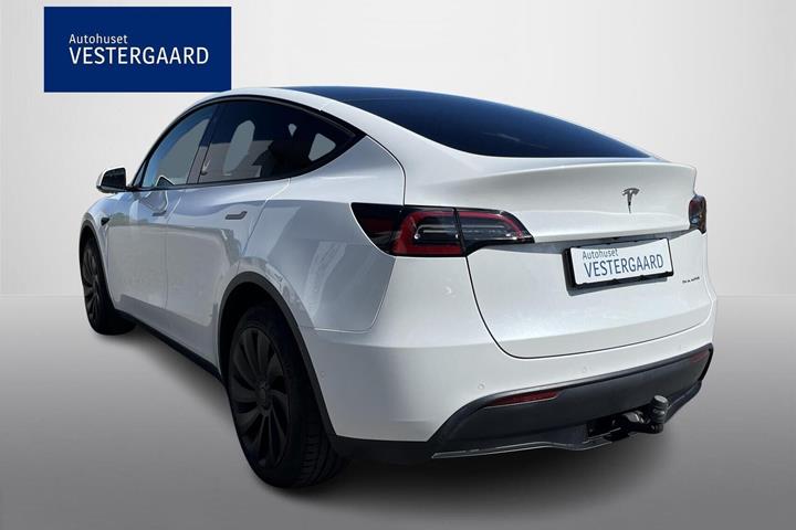Hvid Tesla Model Y fra 2022