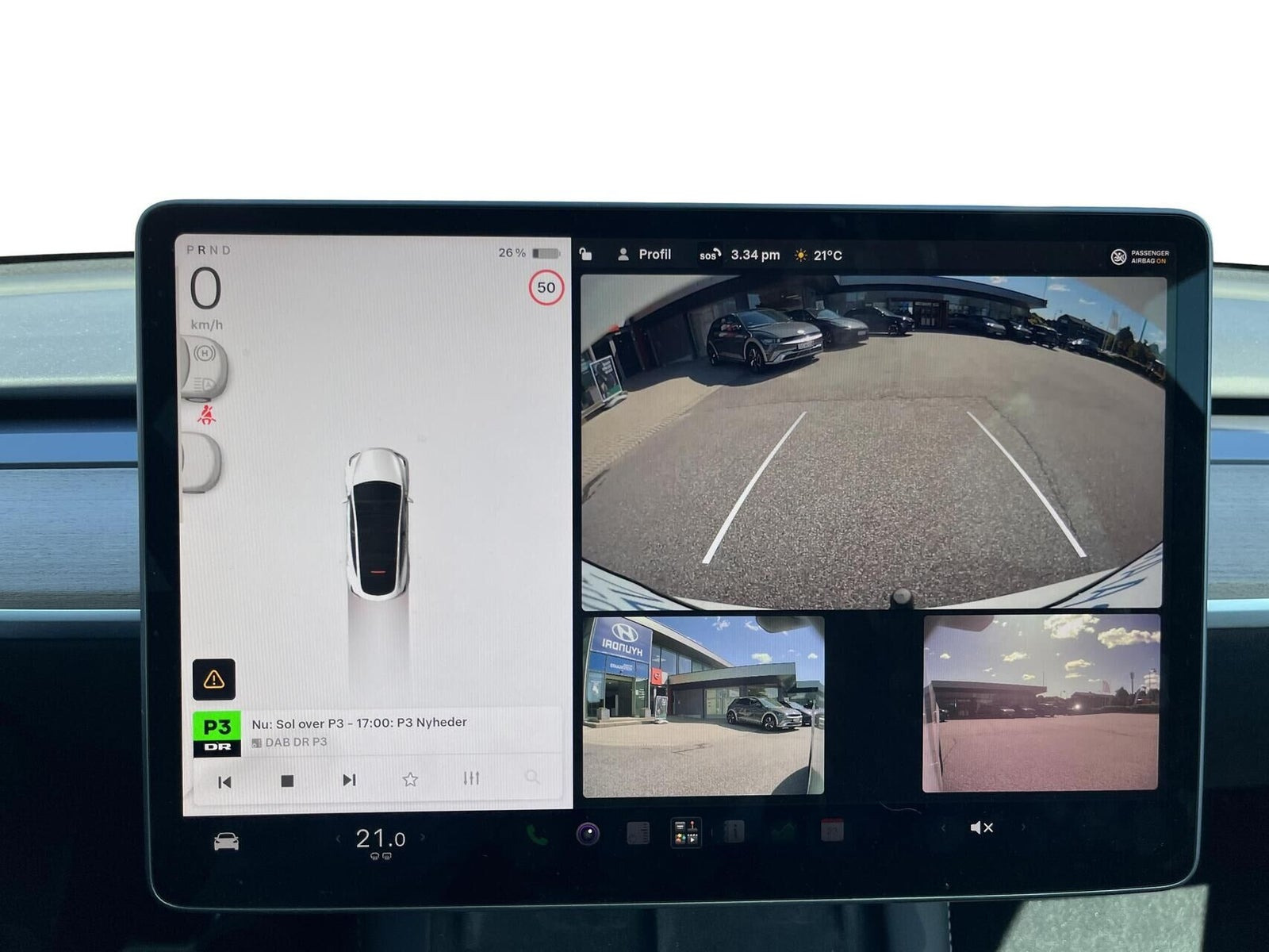 Hvid Tesla Model Y fra 2022