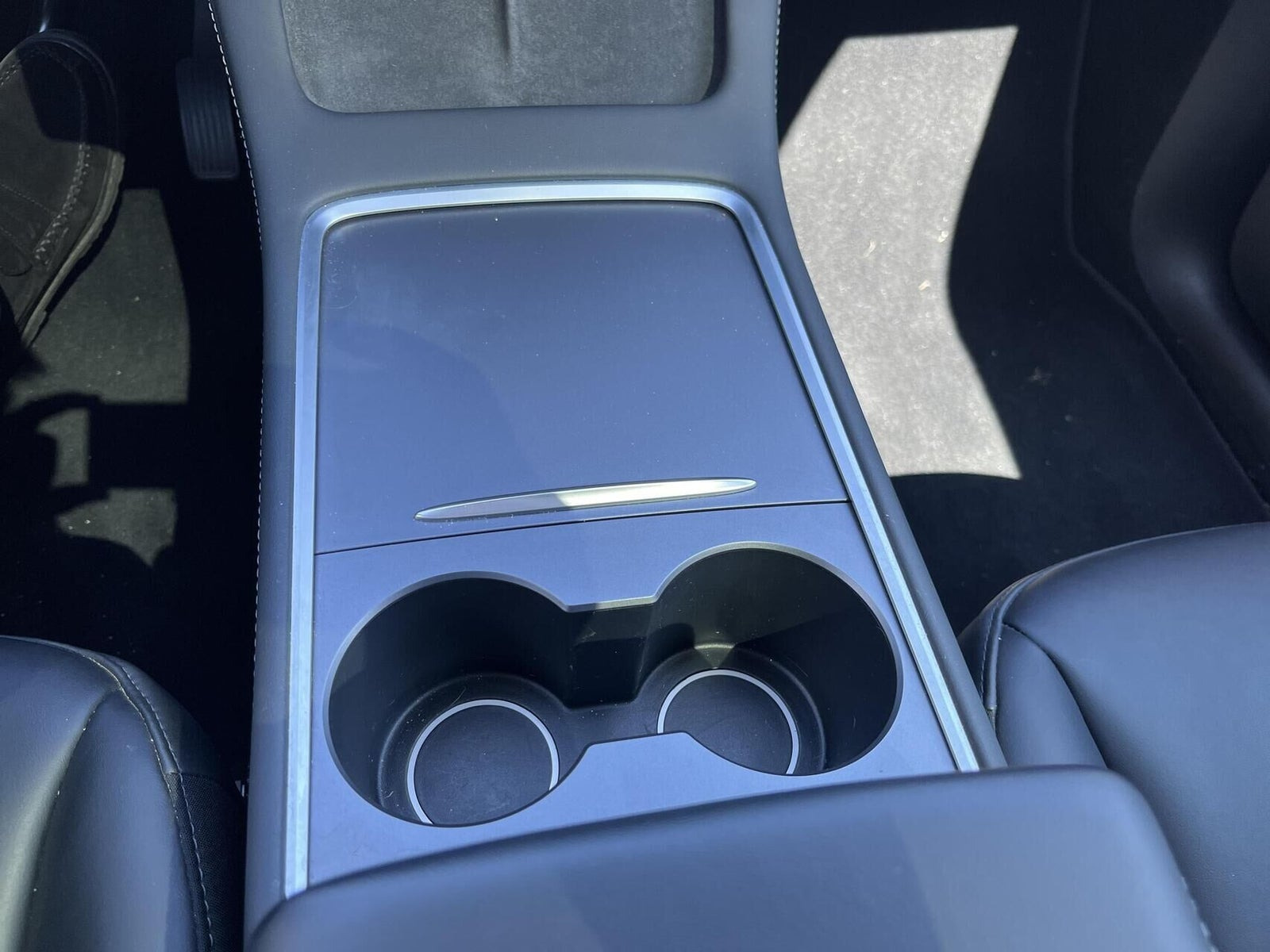 Hvid Tesla Model Y fra 2022