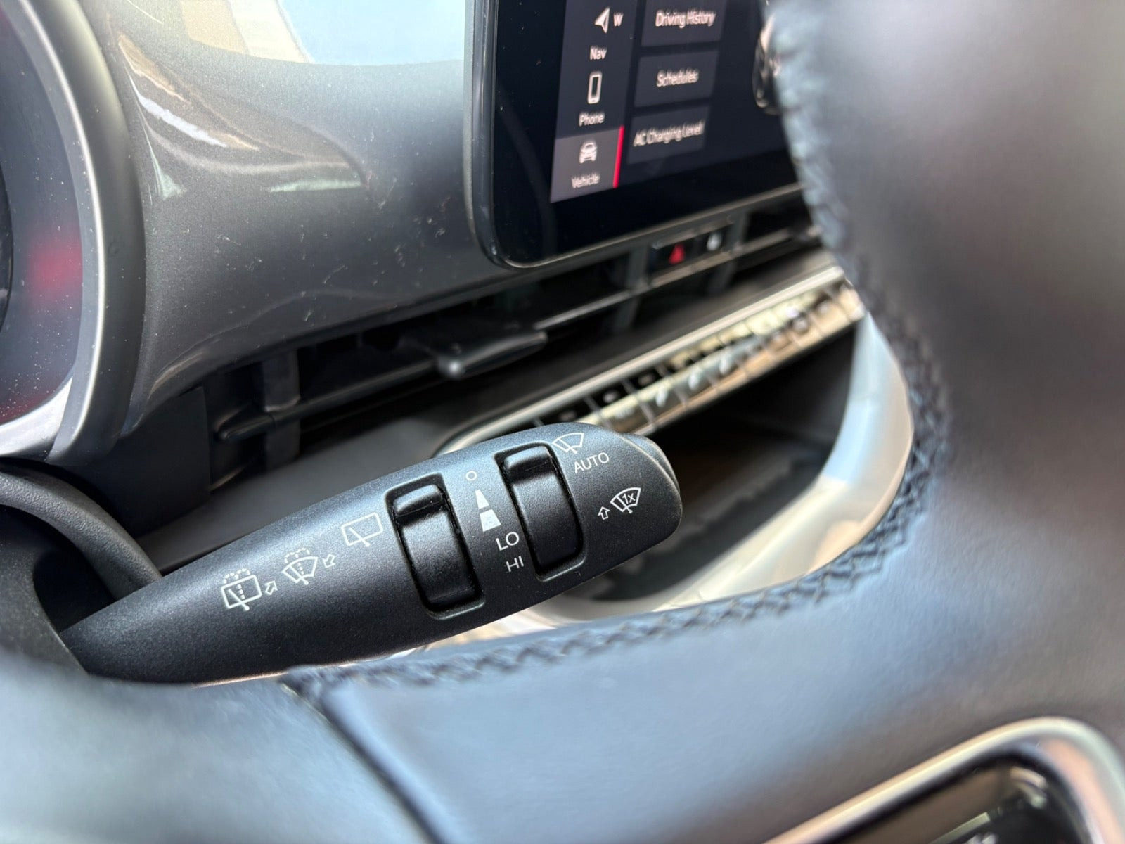 Grå Fiat 500e fra 2023