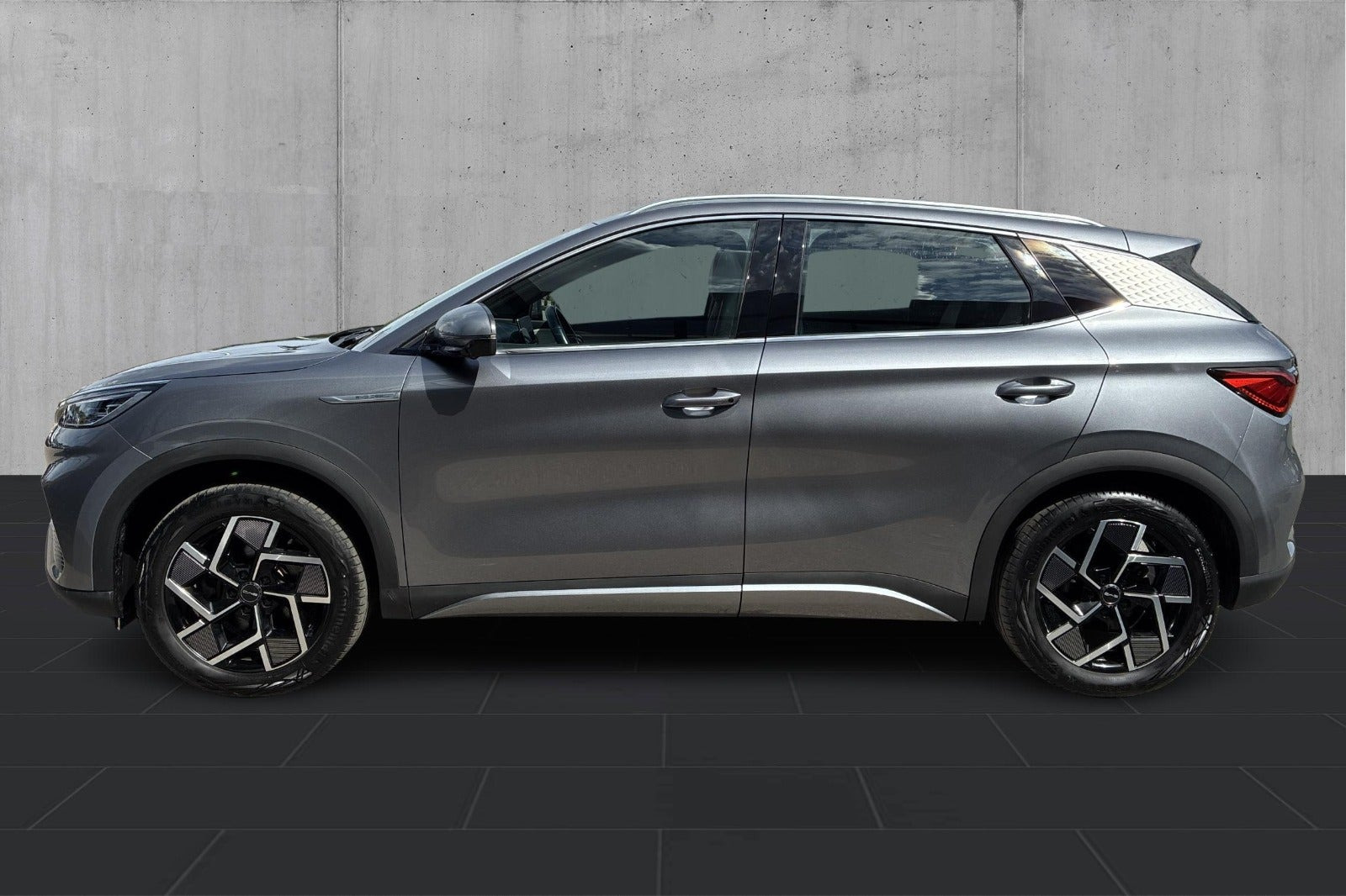 Grå BYD Atto 3 fra 2024