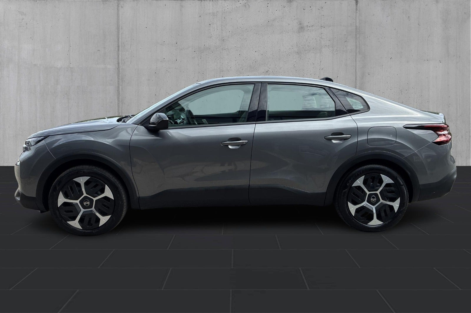Grå Citroën ë-C4 X fra 2025