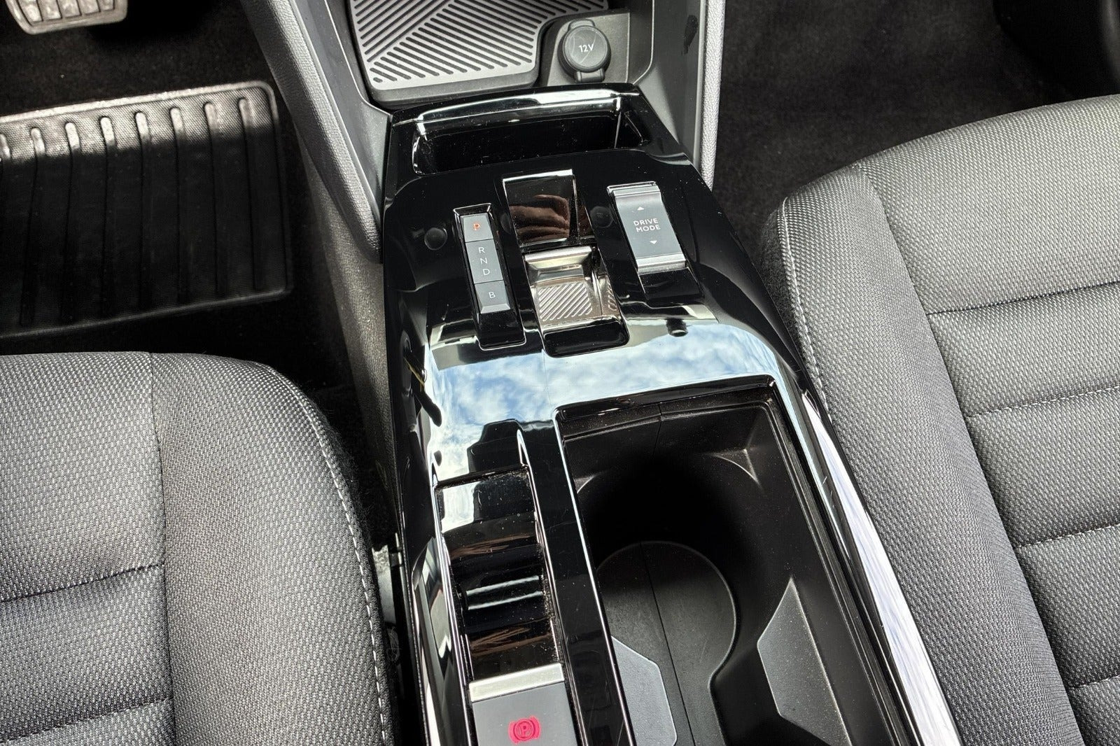 Grå Citroën ë-C4 X fra 2025